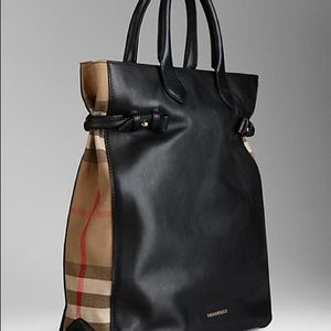 BURBERRY PURSE USED ONCE